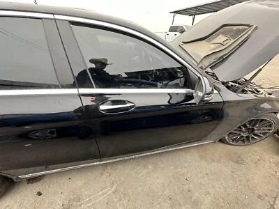 Б/у передняя правая дверь в сборе передняя подходит: 2016 Mercedes-Benz Mercedes C-class 2 - Изображение 1 из 4