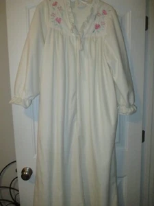 Womens white nightgown house coat Beverly West size 1X - Picture 1 of 2