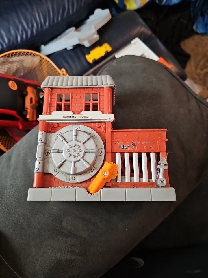 MATCHBOX BANK ALARM PLAYSET 2012- Incomplete  - Image 1 of 4