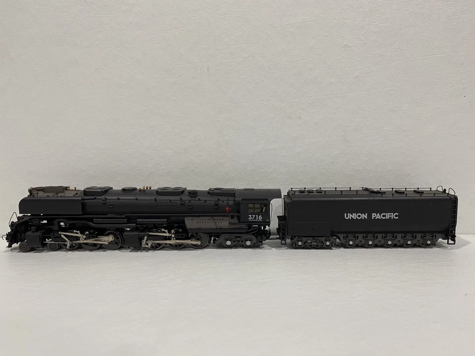 Locomotora Rivarossi 3716 Union Pacific Challenger 4-6-6-4 Foto 1 de 4