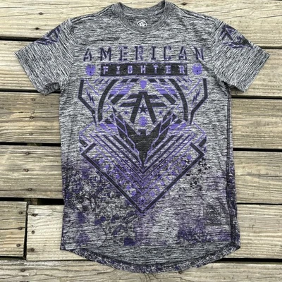 Camiseta American Fighter Athletics Estampado Gráfico Manga Corta Para Hombre Pequeña Púrpura Foto 1 de 4