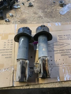 Puntal delantero 2004 Suzuki XL-7 compatible con 01-06 Grand Vitara Foto 1 de 3