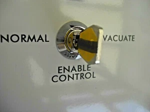 £10+ IVA Chubb Zonemaster 112, 116, 124, 132 panel de alarma contra incendios habilitar clave de control - Imagen 1 de 1