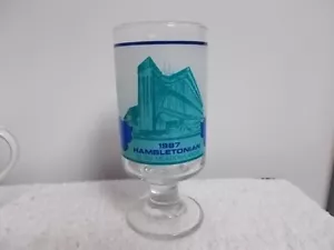 Vaso de beber vintage 1987 Hambletonian At The Meadowlands carreras de caballos con patas - Imagen 1 de 6