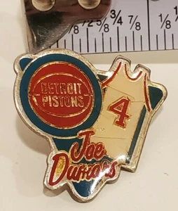 Prendedor sombrero solapa Joe Dumars #4 productos impresos de colección NBA Detroit Pistons - Imagen 1 de 2
