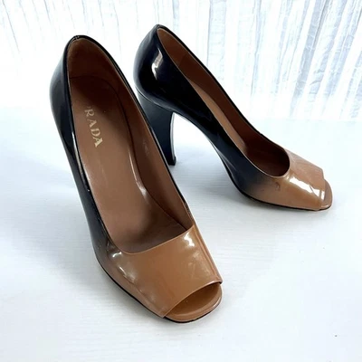 Zapatos de salón vintage PRADA Ombré de charol bicolor punta abierta negro tostado bloque Foto 1 de 4