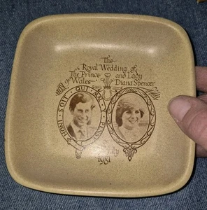 The Royal Wedding Honiton Keramik limitiert quadratisch Sammlerschale - Bild 1 von 5