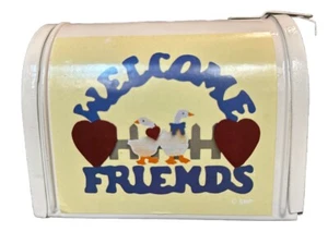 Vintage beige Blech Miniatur Briefkasten Enten & Herzen "Welcome Friends" Aufkleber 1980er - Bild 1 von 6