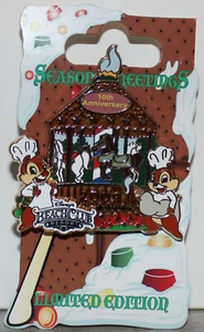 2009 DISNEY SEASONS GREETINGS BEACH CLUB RESORT GINGERBREAD HOUSE CHIP DALE PIN - Picture 1 of 3