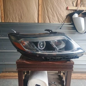 KIA SORENTO XM MK2 13-15 FRONT HEADLIGHT RIGHT DRIVER SIDE HALOGEN 92102-2P560 - Picture 1 of 7