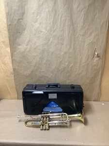 VINCENT BACH TR500 TRUMPET IN HARD CASE (G29004729) - Picture 1 of 12