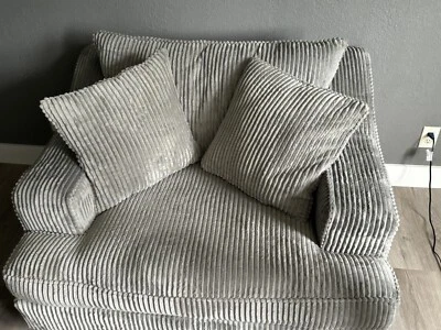  Love Seat  Foto 1 de 3