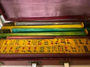 Vintage 1930s butterscotch Bakelite mah-jongg set, squares and four racks case - Picture 1 of 4