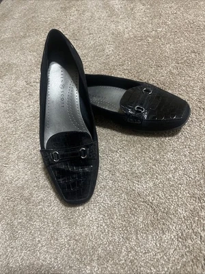 Zapatos planos cómodos negros Karen Scott 8,5 W para mujer (pequeños rasguños) imitación cocodrilo y gamuza Foto 1 de 4