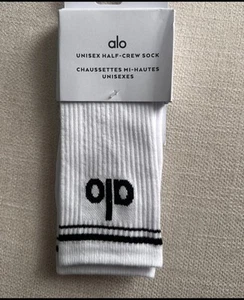1 Pair ALO Yoga UNISEX HALF-CREW THROWBACK SOCKS White FREE SHIPPING!! - Picture 1 of 4