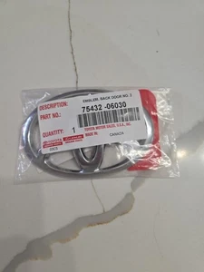 Genuine Toyota Emblem 75432-06030 - Picture 1 of 2