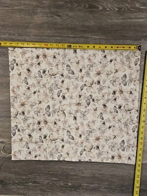 Bolsa de presente grande de algodão feita à mão fundo creme borboletas 22 pol x 20 pol - Imagem 1 de 2