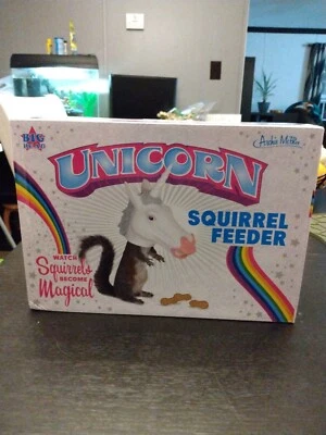 ALIMENTADOR DE ARDILLA UNICORNIO - Archie McPhee Foto 1 de 4