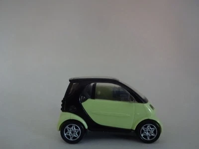 Sammlerauto / Smart " Cremefarbiger Smart Coupe mit geschlossenen Dach - Bild 1 von 3