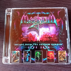 MAGNUM - CD - Escape From The Shadow Garden-Live 2014 - Sehr gut - Imagen 1 de 2
