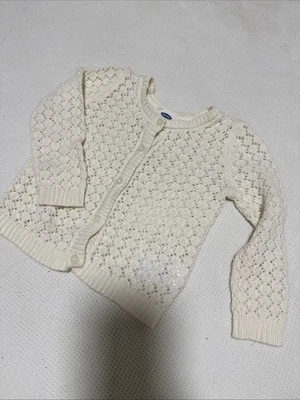 Suéter de plumón Old Navy 100 % algodón con botones para niñas 18-24 meses Foto 1 de 4