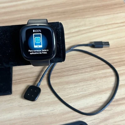 Reloj inteligente Fitbit Versa 3 negro con correa y cargador usado ¡limpio! Foto 1 de 4