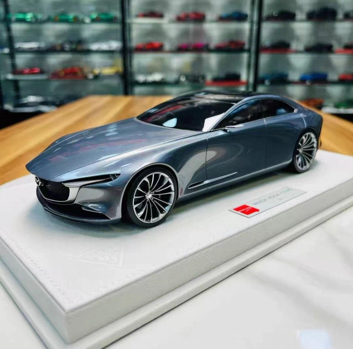 Preços baixos em Resina Mazda 1:18 Escala Carros, caminhões e vans