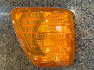 MERCEDES-BENZ W116 450SEL RIGHT SIDE TURN SIGNAL MARKER LIGHT VINTAGE BOSCH - Picture 1 of 17