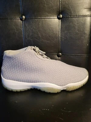 Tamanho 11.5- Air Jordan Future Wolf cinza ouro prata metálica  - Imagem 1 de 4