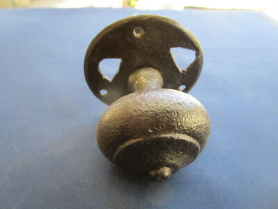 Bouton poignée ronde rosace fer forgé ancienne diamètre 4,7 cm  - Photo 1/4