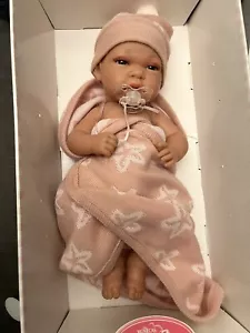 Muñeca bebé Antonio Juan 13" vinilo anatómicamente correcta niña caja nueva - Imagen 1 de 5