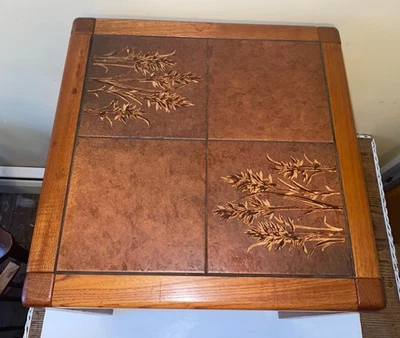 Mesa auxiliar ocasional vintage 19 X 19 MCM Gangso Mobler de teca y azulejos Dinamarca Foto 1 de 4