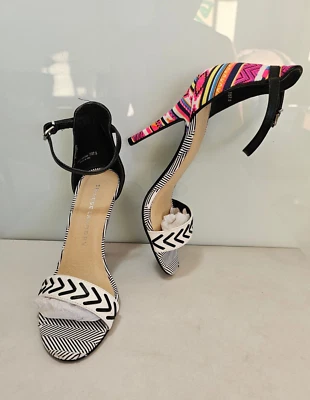 NUEVO CHINESE LAUNDRY Para Mujer Talla 7.5 Multi Correa para el Tobillo Sandalia Zapatos de Tacón Bomba Foto 1 de 4