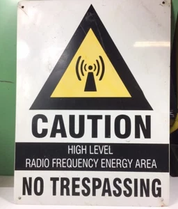 PRECAUCIÓN Señal Industrial Energía Radiofrecuencia Alto Nivel SIN INTRUSIÓN 18"x24" - Imagen 1 de 10