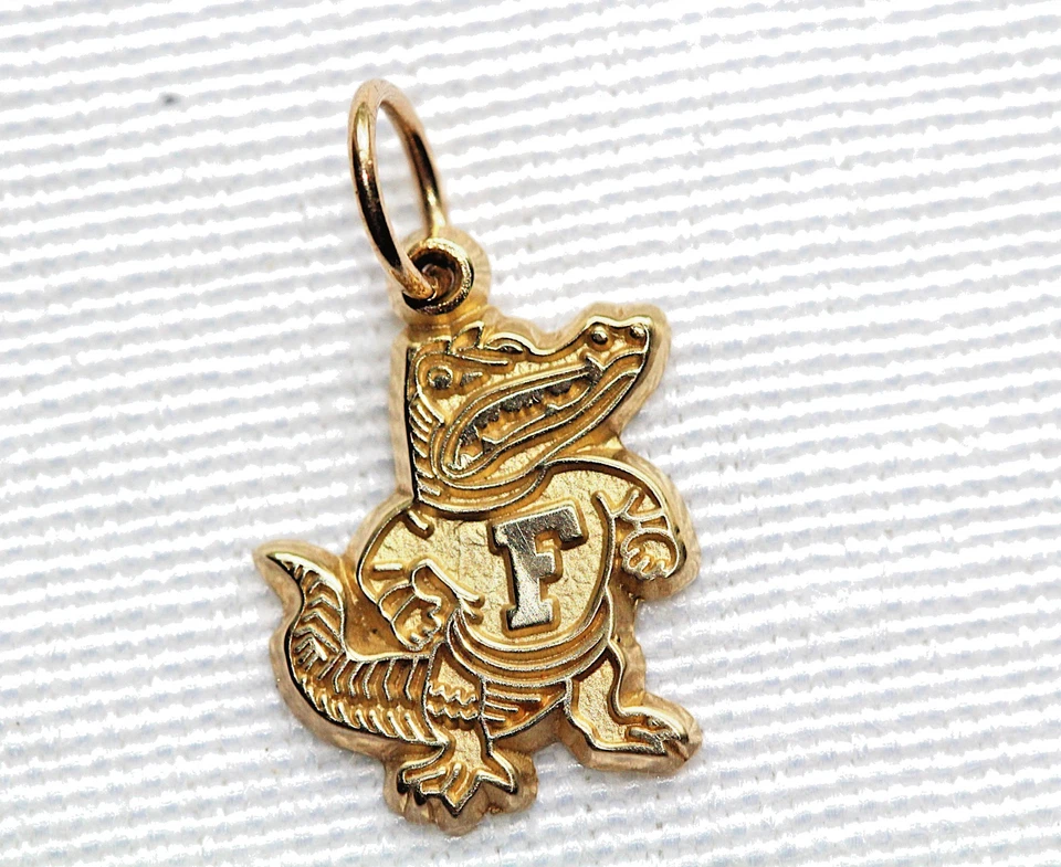 Colgante de oro amarillo de 10k LOGOArt Florida Gator con dije de mascota camisa F Foto 1 de 4