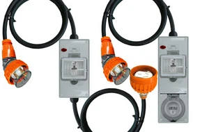 Power Adapter 3 Pin 32 Amp Single Phase to 3 Pin 20 Amp Flat Single Phase Outlet - Picture 1 of 13