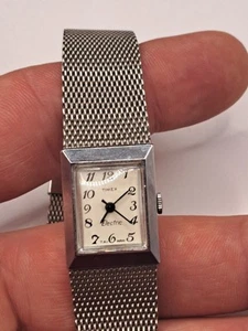 Orologio Timex Elettrico Donna Vintage Bracciale Maglia Necessita Batteria Nuova - Foto 1 di 9