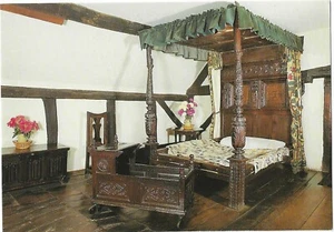   HATHAWAY BEDSTEAD, COTTAGE, STRATFORD-UPON-AVON ENGLAND POSTCARD 1900'S - Picture 1 of 3