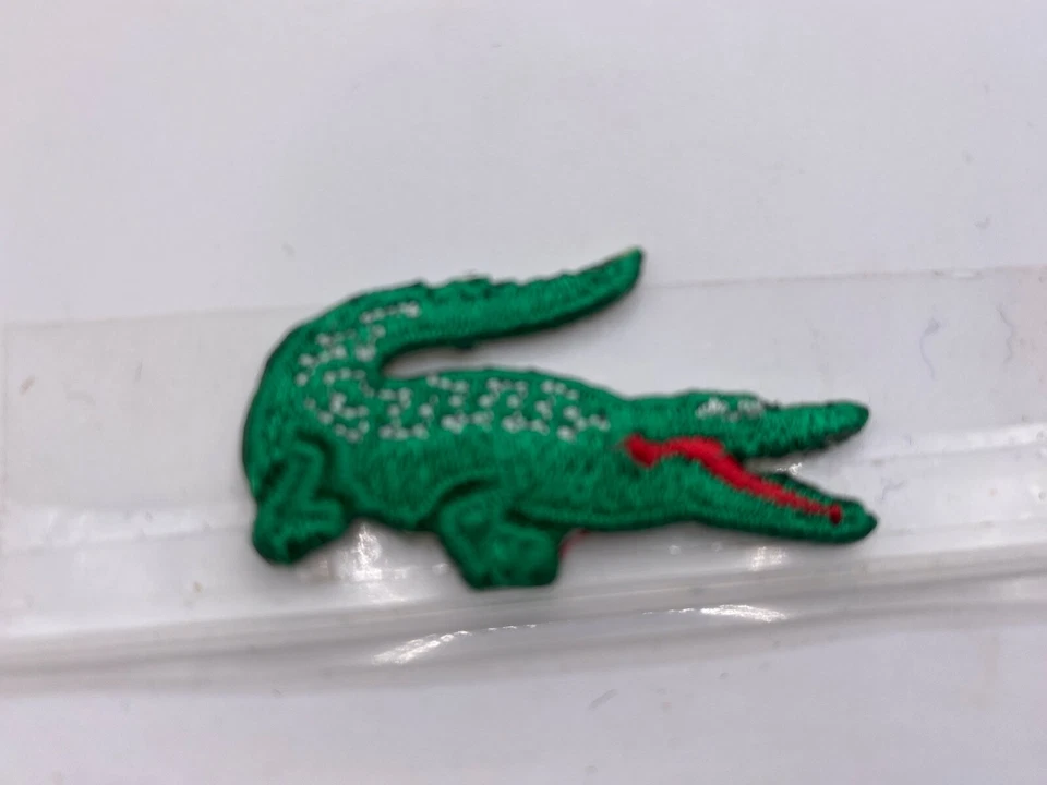 SMALL ALLIGATOR   NEW  EMBROIDERED  IRON ON  PATCH DIFFERENT STYLES 1 X 1-3/4 - Image 1 of 1
