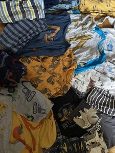 Boys Size 5 Pajamas - Picture 1 of 8