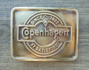 KOPENHAGEN-SEIT 1822-ES BEFRIEDIGT- GÜRTELSCHNALLE MESSINGFARBEN GEBÜRSTET "NEU - Bild 1 von 1