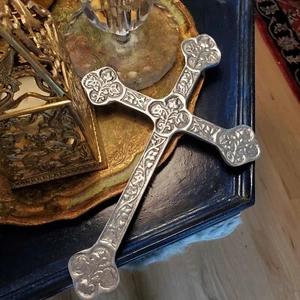 Casita Del Pueblo Botanical Cross Hecho En Mexico Handcrafted Pewter 9" x 13.5" - Picture 1 of 24