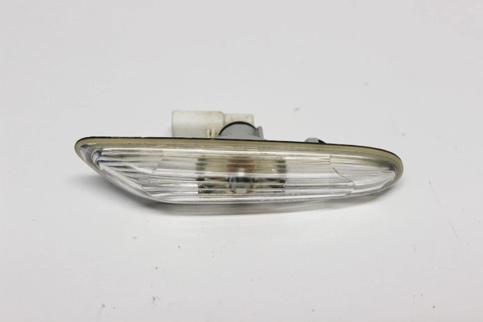 Luz de señalización lateral izquierda para guardabarros serie 3 BMW P90184 2006-2011 63136932998 OEM Foto 1 de 4