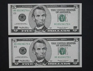 Two 1999 $5/Richmond Federal Reserve Notes/uncirculated/F-1987E/in sequence - Picture 1 of 18