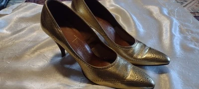 TACONES/ZAPATOS ALTOS METÁLICOS DORADOS VINTAGE AÑOS 60, ¡TRABAJADOS! TACÓN 3,5", 7,5 M, ¡Precioso! Foto 1 de 4