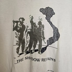 Camiseta vintage 1984 Vietnam Wall POW MIA puntada única The Shadow Remains   - Imagen 1 de 13