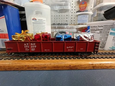 Góndola de Navidad con regalos AT&SF/Santa Fe HO Hornhook acopladores coche #176207 N/B Foto 1 de 4
