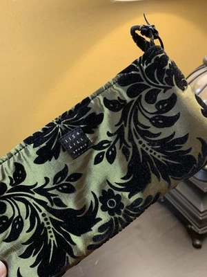 1154 LILL STUDIO GREEN BLACK VELVET ZIPPERED 8 BY 4 POUCH NWT - Image 1 of 4