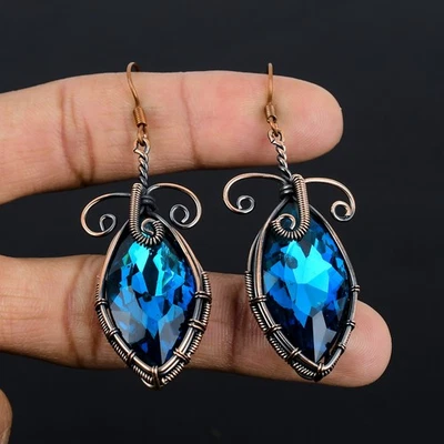 Pendientes únicos hechos a mano envueltos en alambre de cobre con piedras preciosas de topacio místico azul joyería Foto 1 de 4