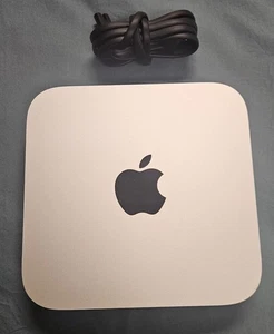 Apple Mac Mini 2023 A2686 M2 Chip 8GB RAM 256GB SSD Srebrny Desktop Kupiony 5/2024 - Zdjęcie 1 z 9